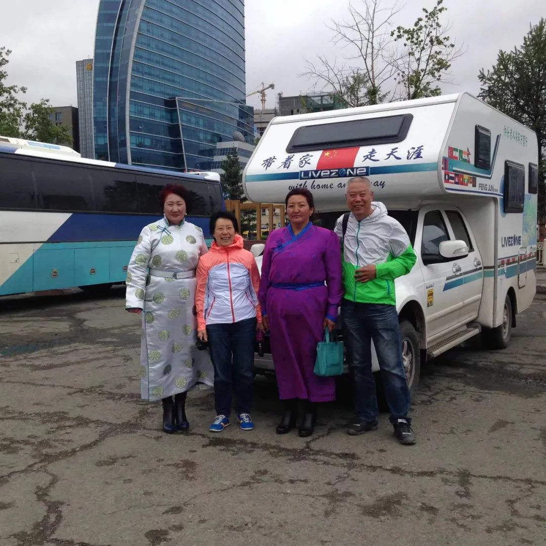 七旬老人開房車帶老伴游世界l中國房車圈最早的“網(wǎng)紅達人” 七旬老人開房車帶老伴游世界l中國房車圈最早的“網(wǎng)紅達人”